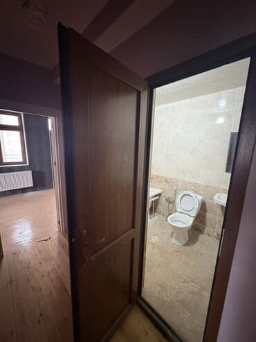 Plastik qapılar: 2 ədəd plastik qapı 
Ölçü 200*70
Təzə kimidi — 1