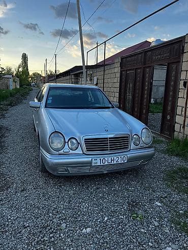 Салон: Mercedes-Benz sedan (salon şəkilləri) Xüsusiyyətlər: - Orijinal — 7