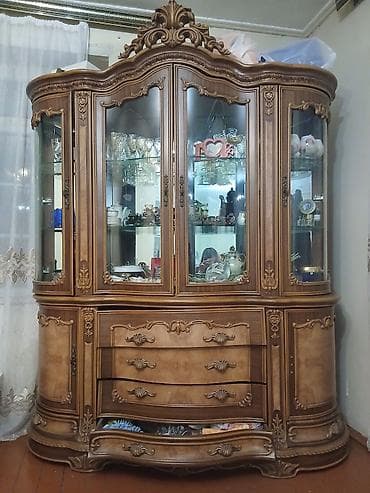 Klassik üslubda vitrin-bufet - Material: massiv ağac və MDF