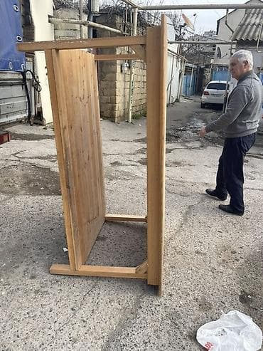 vitirinler: Dezgah masassı Taxtadan satılır. iş masası və vitrin/ayaqüstü — 2