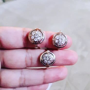 каталог ювелирных изделий в баку: Dəstə daxildir: Sırğa, Üzük, Çəhrayı qızıl, 583 Əyar, 885 g — 2