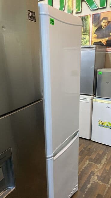 Ağ rəngli iki qapılı soyuducu - Alt hissədə dondurucu, yuxarıda əsas lalafo.az -da Ağ rəngli iki qapılı soyuducu - Alt hissədə dondurucu, yuxarıda əsas