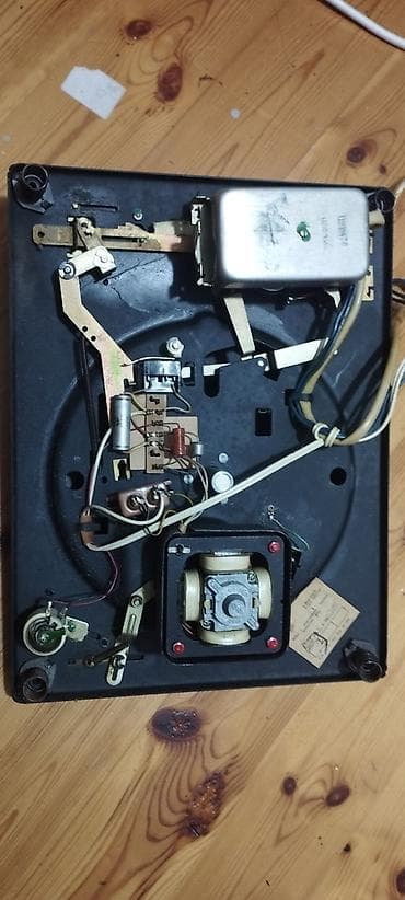 gitara kabel: Məhsul: Vinil pikap (manuel) Təsvir: - Klassik quruluşlu, kəmərsiz — 2