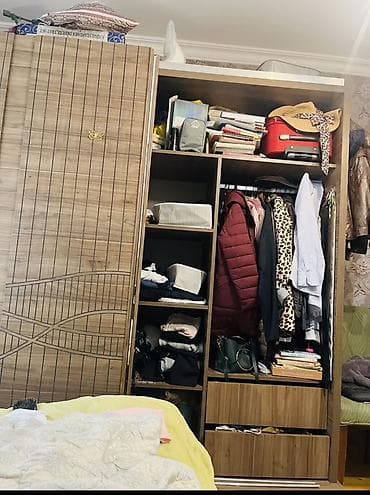 ev al: Yataq otağı üçün mebel dəsti Tərkib: - Sürgülü qapılı iri qarderob — 4