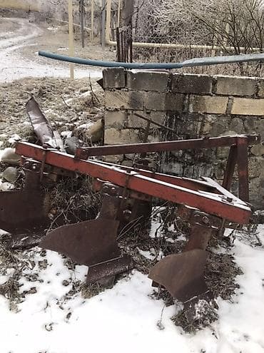 studiya avadanliqlari: Məhsul: Mavi rəngli təkərli traktor və kənd təsərrüfatı aqreqatları — 3