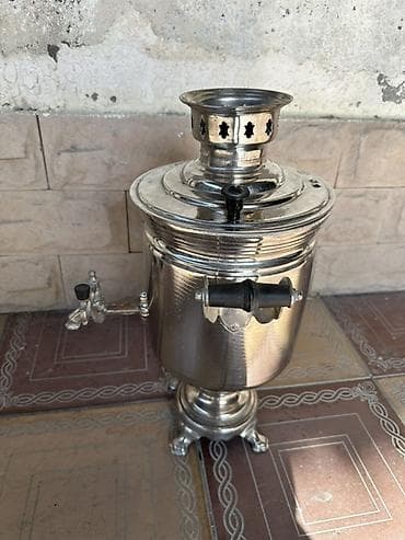 ev kamera: Klassik kömür/sobada yanan samovar - Material: parıldayan metal — 2