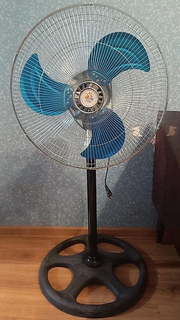 Аристоны: Вентилятор Б/у, Напольный, Лопастной — 1