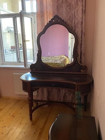 demir agac: Klassik üslubda yataq otağı mebel dəsti Tərkibi: - 2 ədəd tumbə: tünd — 3