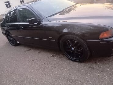 авто на свадьбу бмв: Bu, dörd qapılı, qara rəngli BMW E39 sedandır. Avtomobil qara rəngli — 2