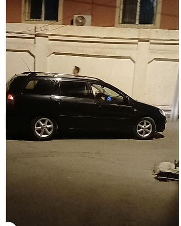 Toyota Corolla: 1.4 l | 2005 il Universal