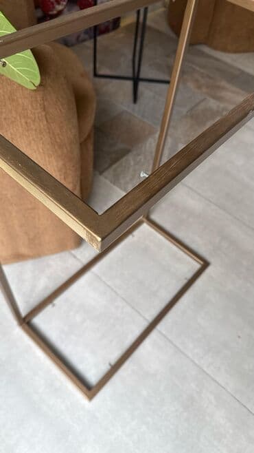 kitab rəfləri işlənmiş: Demir,butov polkali divar ucun . Uzerinde shushe polkalarida var — 4