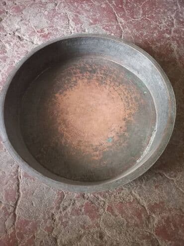 Qedim mis tava.1 esrden cox yawi var,icinde edviyyatli halva