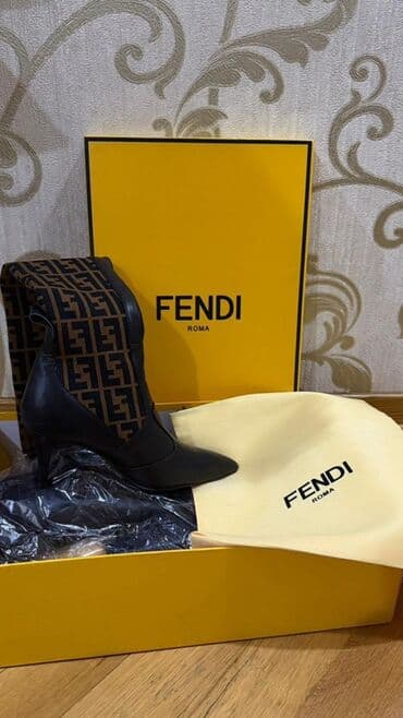 женские кожаные длинные перчатки: Fendi “Roma” qadın çəkməsi Yeni alınıb və istifadə olunmayıb 39 — 2