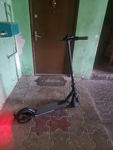 İşlənmiş Elektrik samokat 8", 351 - 500 Vt, 26 - 35 km/s, Ünvandan götürmə, Ödənişli çatdırılma