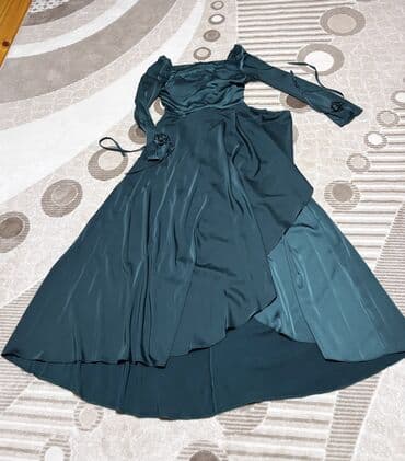 Gündəlik donlar: Zümrüd-yaşıl gecə/libas paltarı - Parça: atlas effekti verən, axıcı — 2