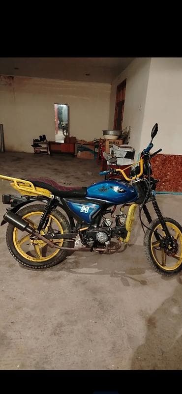 Moped/motosiklet – “M50” seriyası, mavi rəngdə, sarı aksesuarlarla lalafo.az -da Moped/motosiklet – “M50” seriyası, mavi rəngdə, sarı aksesuarlarla