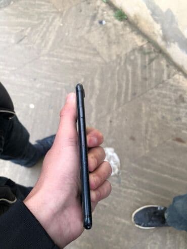 Apple iPhone: IPhone 7, Qara, Barmaq izi — 2