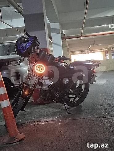 M50 steet-naked tipli motosiklet - Agressiv dizaynlı, qara rəng