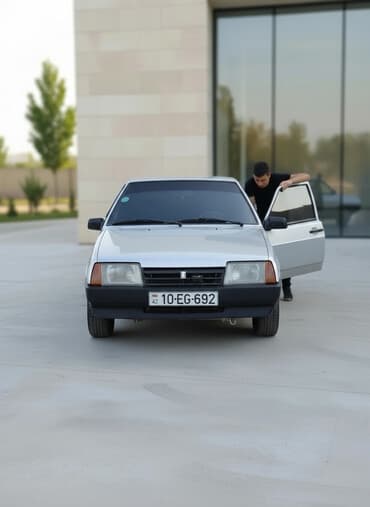 Avtomobil: Lada Samara (VAZ 2109) – 5 qapılı hetçbek Rəng