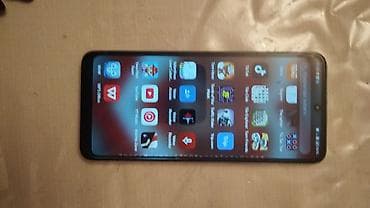 Smartfon - Tam ekranlı, nazik çərçivəli dizayn, ön kameraya uyğun