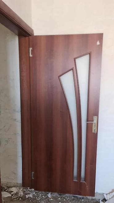 Taxta interyer qapısı – şüşəli dekor 2.5x80 2 eded qapi - Material