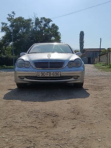 nomre altligi: Mercedes-Benz C‑Class (W203), gümüşü rəng. - Kuzov: sedan, klassik — 4