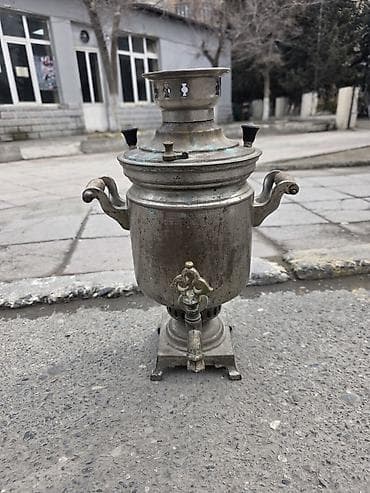 İncəsənət və kolleksiyalar: Antik kömür/sobaya əsaslanan samovar - Material: metal gövdə, yan — 1