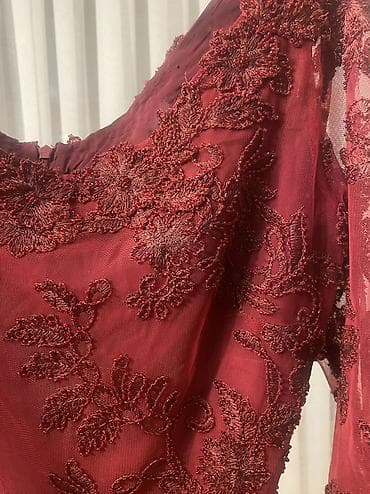 sifon fason 2023: Məhsul: Zərif qırmızı/marsala rəngli ziyafət paltarı - Model: Dizdən — 2