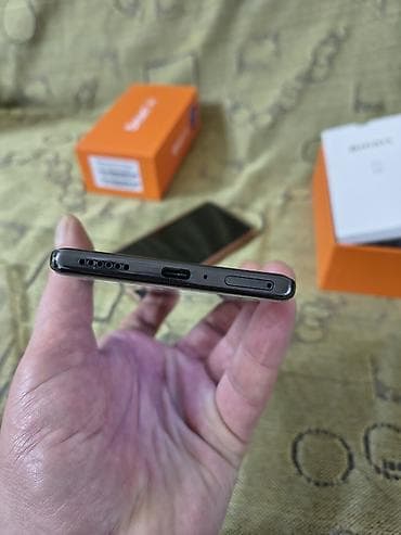 ucuz sade telefonlar: Infinix Zero 40, rəng - Qara, Sensor — 4