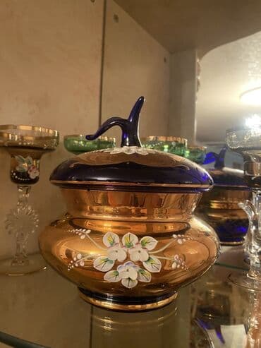 hamam əşyaları: Gence şeherindedir . 25 manat Qedimi qabdır !Qızılı rəngli, üzərində — 1