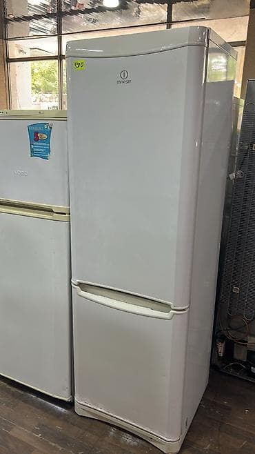 Indesit soyuducu - Rəng: ağ - Alt hissədə dondurucu bölmə - Ayrı