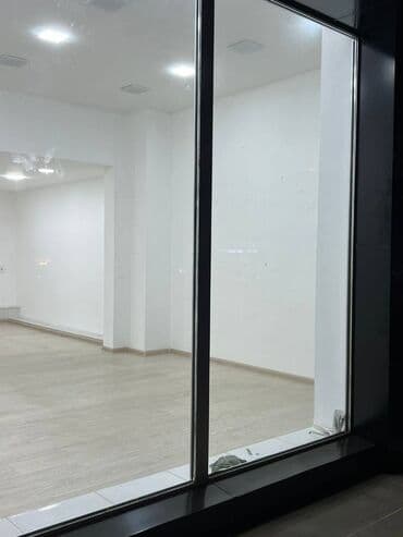 сдаю в аренду помещение: İnşşatçilar metrosunun yaxınlığında yerləşən ümumi sahəsi 20 kv,m — 4
