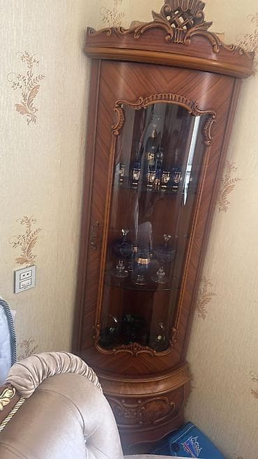 ak mebel: Klassik üslubda qonaq otağı mebel dəsti Tərkibi: - 3 qapılı — 3