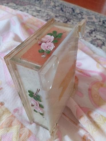 sandık: Akrildən dekorativ qutu – əl işinə bənzər gül motivləri ilə - — 4