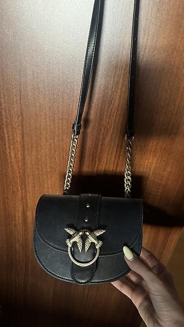 PINKO Qara çiyin çantası – zəncirli qayış və quş fiqurlu metal