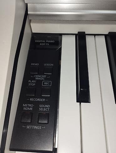karaoke oxumaq: Kawai KDP75 Rəqəmsal Piano Qiymət: 2050 AZN Rəng: Ağ Komplekt — 4