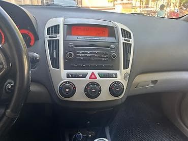 Kia Ceed SW (universal) – mavi rəngli, rahat və geniş ailə avtomobili