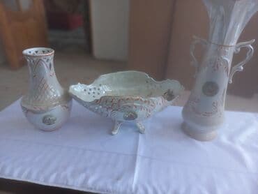çayni servis: Porselen dekor dəsti Tərkib: - 2 ədəd dekorativ vaza (fərqli forma — 2