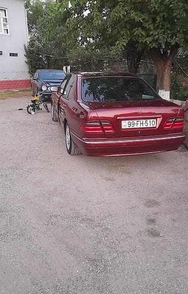 24 maşın: Mercedes-Benz E-Class: 0.2 l | 2000 il Sedan — 3