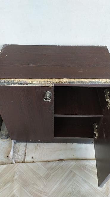 Taxta şkaf – 2 qapılı, rəfli - Material: taxta/DMF üzərində tünd — 1