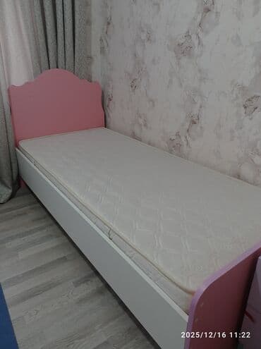 Qız üçün, Təknəfərlik çarpayı, Dolab