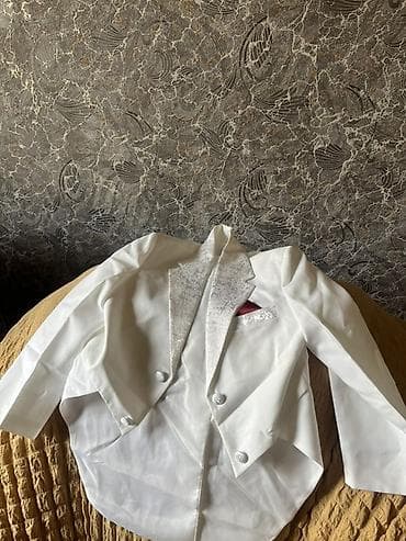 Ağ frak tipli kişi dəsti - Üst geyim: ağ frak kəsimli pencək, ön