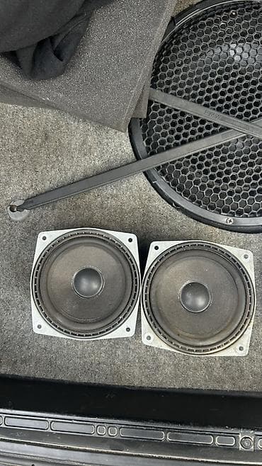 Bmw dinamiki 40w Məhsul: Orijinal BMW/Nokia Audio Electronics ön qapı — 2