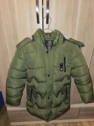 uşaq ağ krossovkaları: Uşaq kurtqası əla vəziyyətdə. 5 - 8 yaş oğlan üçün. Papağıda var. Əla — 1