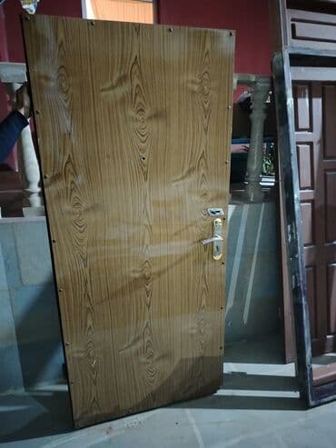 Divar kağızları, oboy: Dəmir giriş qapısı - Material: metal konstruksiya, möhkəm çərçivə - — 2