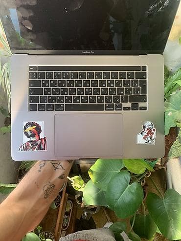 Planşetlər: Apple MacBook Pro noutbuku - Model: A2141 (alt hissədə qeyd olunub) - — 1