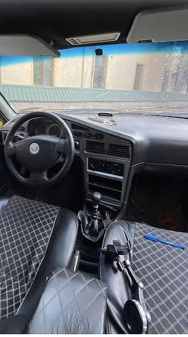 ferrari satilir: Model: Daewoo Nexia (sedan) Rəng: sarı Kuzov: 4 qapılı, ön və arxa — 4