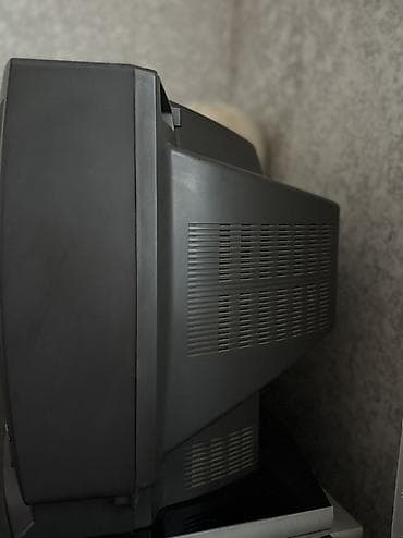 lg 106: LG kineskop (CRT) televizor - Marka/model: LG, ön paneldə “Multi — 2
