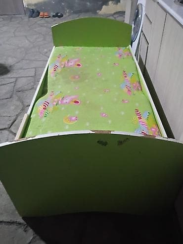 Oğlan və qız üçün, Çarpayı, Bazasız, Matras ilə, Siyirməsiz