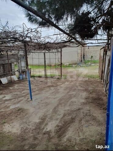 qaraj satılır: 15 kv. m, 3 * 5 * 2 Daş Kommunal xətlər qoşulmayıb — 4